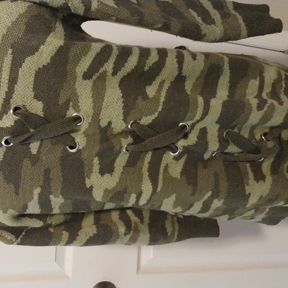 Camouflage green hooded sweater - Picture 4 of 4